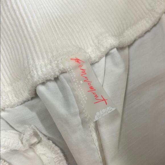 Free People FP Movement White Mesmerize Me Cargo Pants Logo Trim Size Medium NWT - Picture 8 of 9